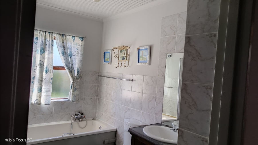 3 Bedroom Property for Sale in Wavecrest Eastern Cape